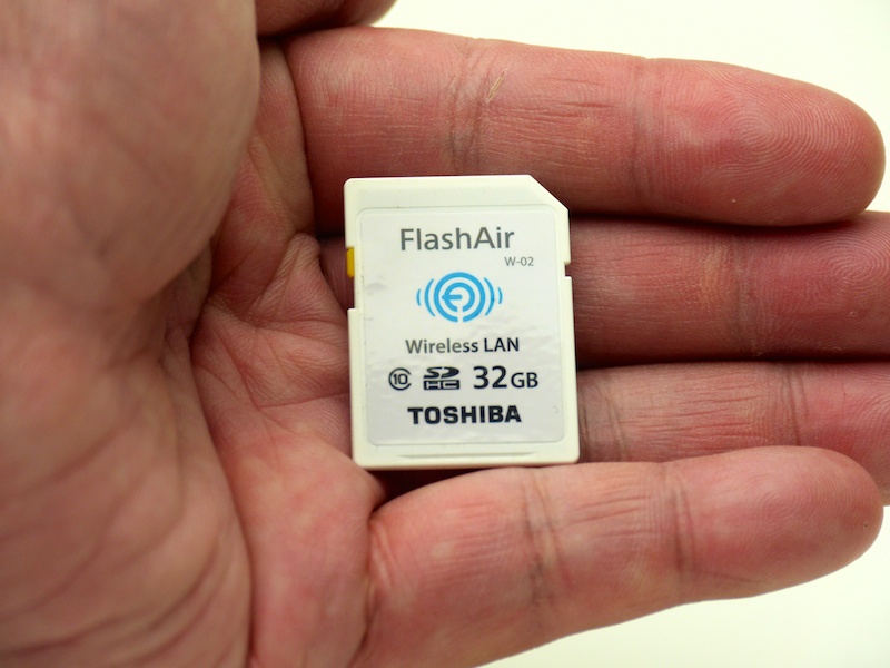 本誌読者におなじみのFlashAir。最新の32GBモデルはClass 10に対応。撮影レスポンスの面でも問題はない