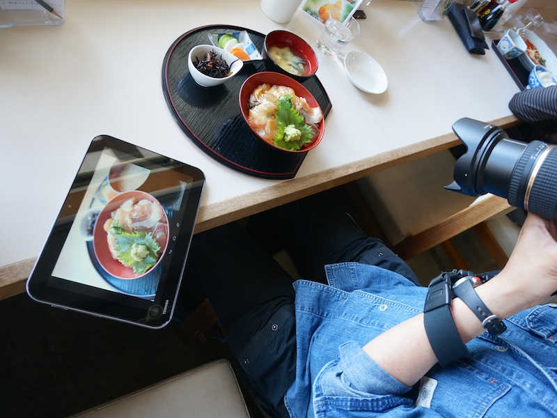 FlashAirとREGZA Tabletを接続したままで撮影すると、アプリの画面に次々と写真のサムネイルが表示される。これはと思う画像を拡大して、構図やピントを確認する