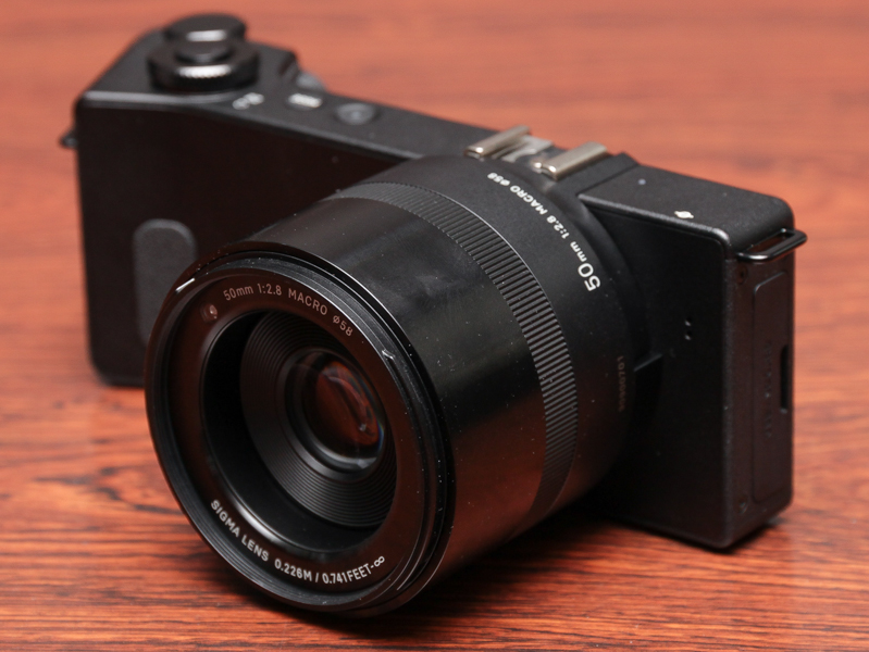 50mm F2.8（約75mm相当）レンズのdp3 Quattro