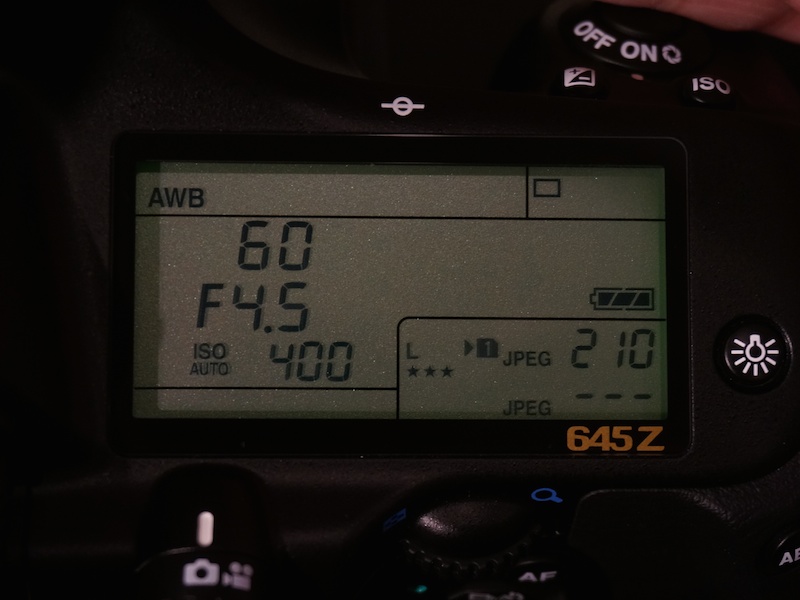 右手側の情報パネル。ライトはグリーン