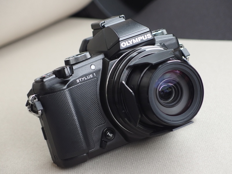 オリンパスのコンパクトデジタルカメラとしてフラッグシップモデルにあたるOLYMPUS STYLUS 1