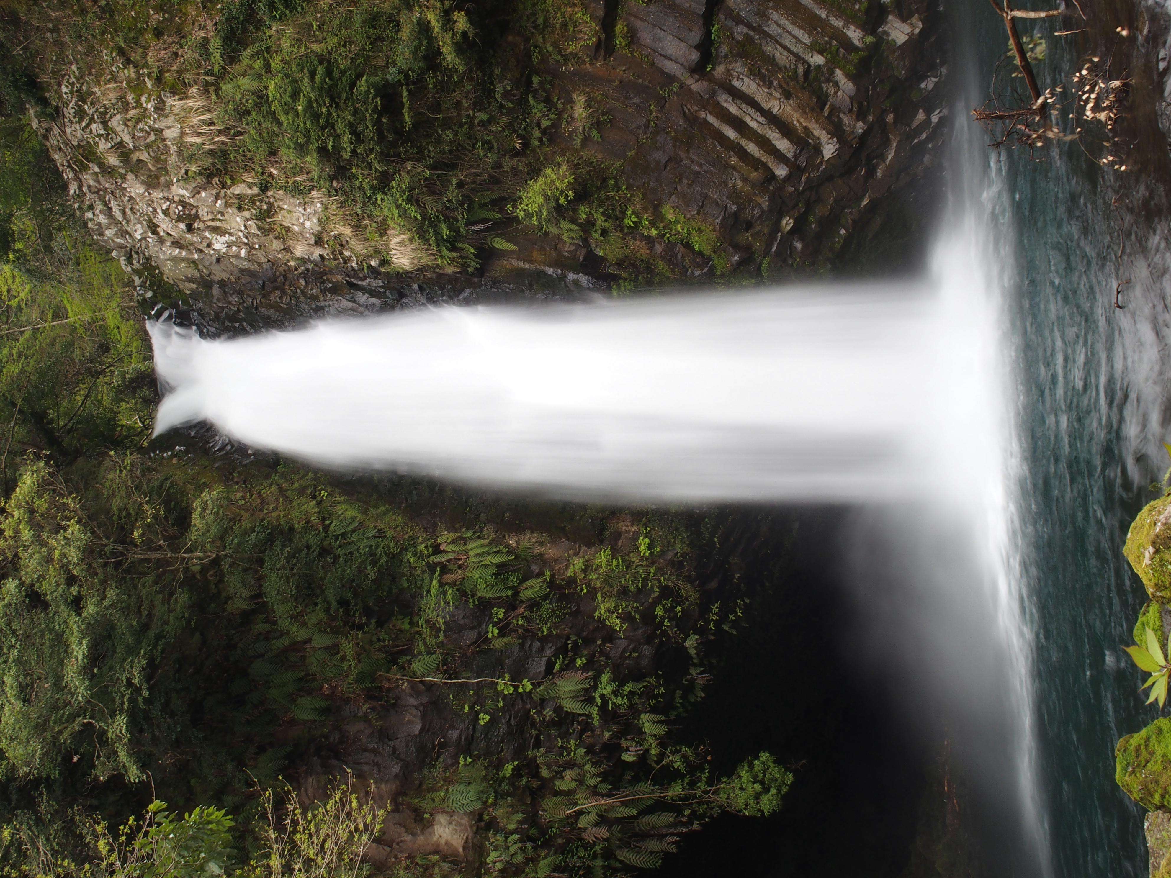 浄蓮の滝。NDフィルターをオンにして撮影。三脚使用。STYLUS 1　F8　1/3　±0EV　ISO100　WB:オート　12mm（57mm相当）