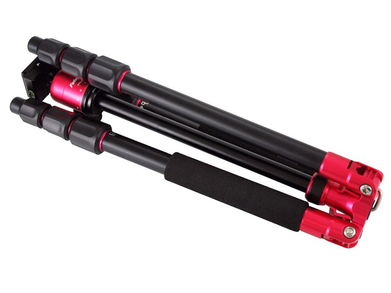 脚を逆向きに折り畳める