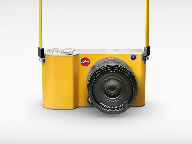 キャリングストラップとスナップの装着例