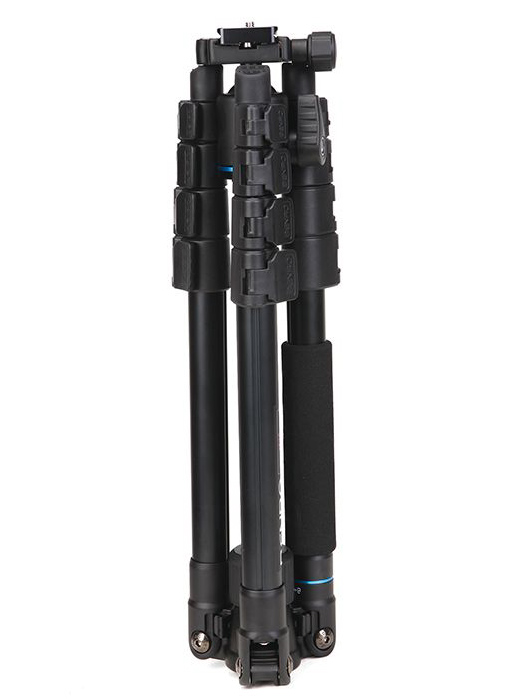 脚を逆側に折り畳める