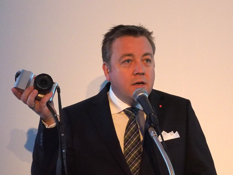 ライカTを手にするステファン・ダニエル氏