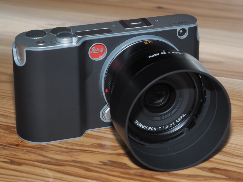 スマホケースのようにかぶせるスタイルの「スナップ」を装着したところ