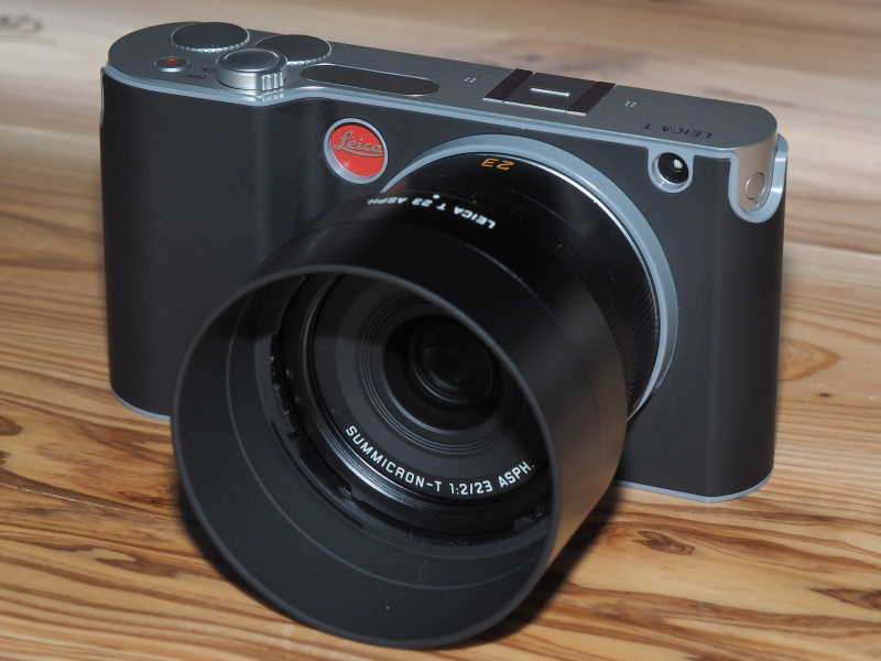 スマホケースのようにかぶせるスタイルの「スナップ」を装着したところ