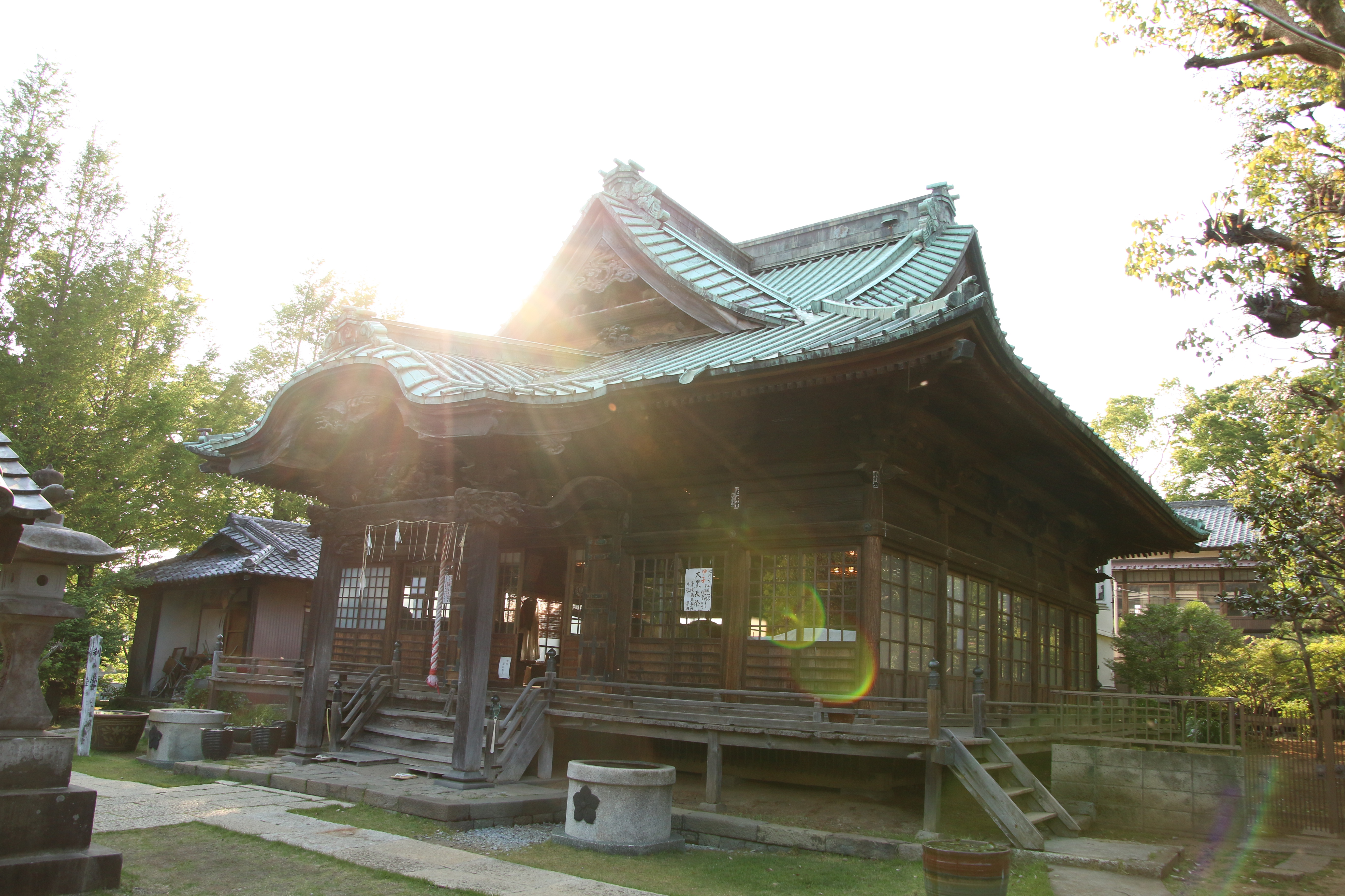 太陽が画面内に入る逆光で撮影。EOS 70D / 1/350秒 / F5.6 / 0EV / ISO400 / 絞り優先AE / 16mm