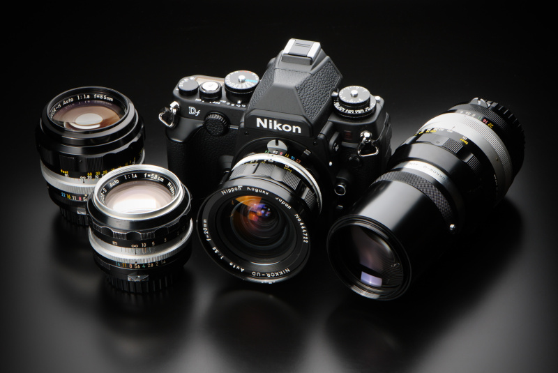 非Ai方式のニッコールレンズでも撮影の楽しめるニコンDf。本テキスト執筆時点でのボディ本体実勢価格は27万8,500円前後。