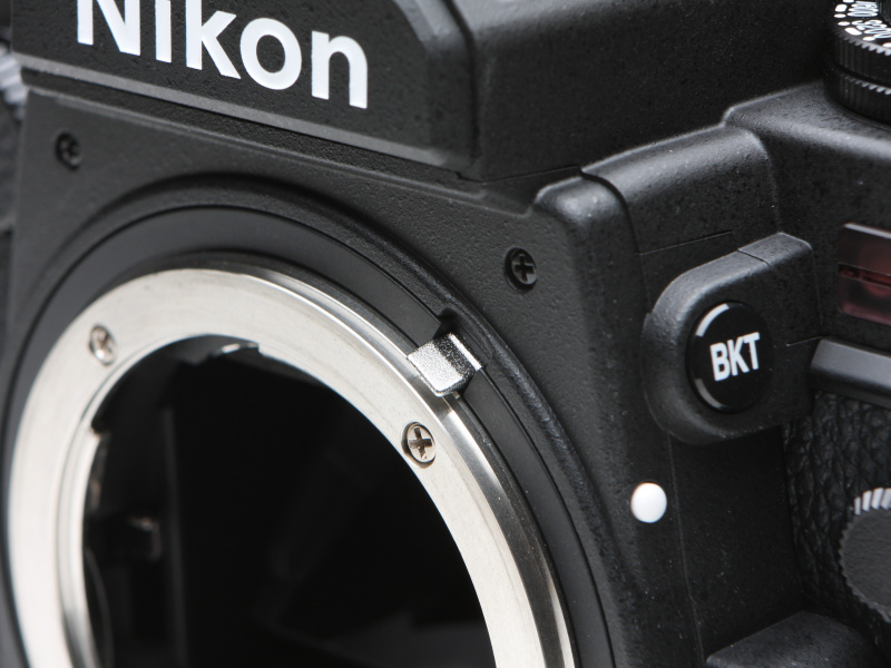 2.露出計連動レバーは跳ね上げない