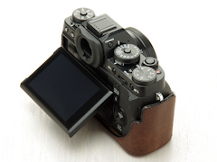 ユリシーズ、「FUJIFILM X-T1」用のレザー製ボディスーツ - デジカメ