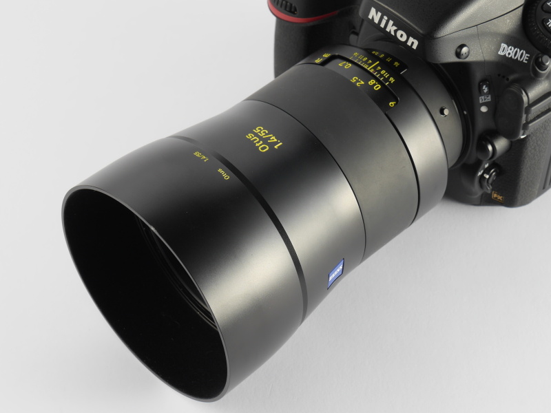 金属製のフードが付属する