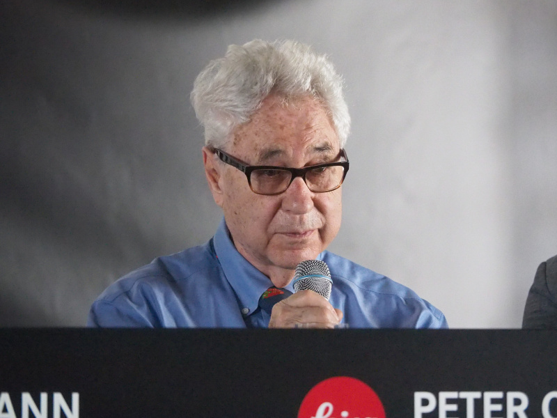 プレスカンファレンスにエリオット・アーウィット氏の姿があった