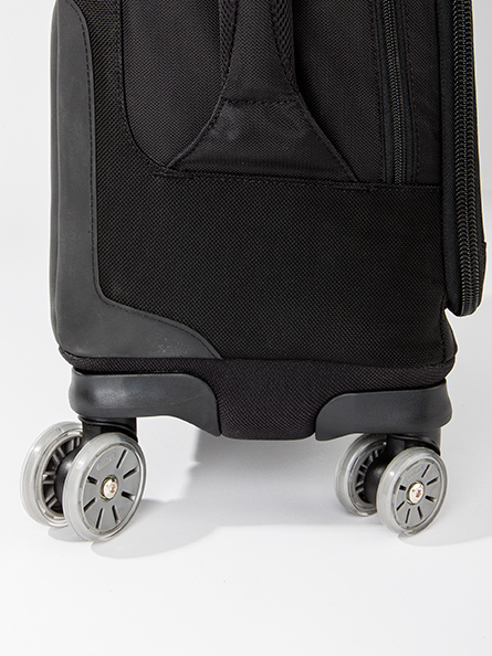 4つのキャスターにはそれぞれ2輪のホイールを備える