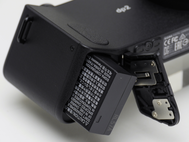 グリップ部分にはバッテリーが収まる