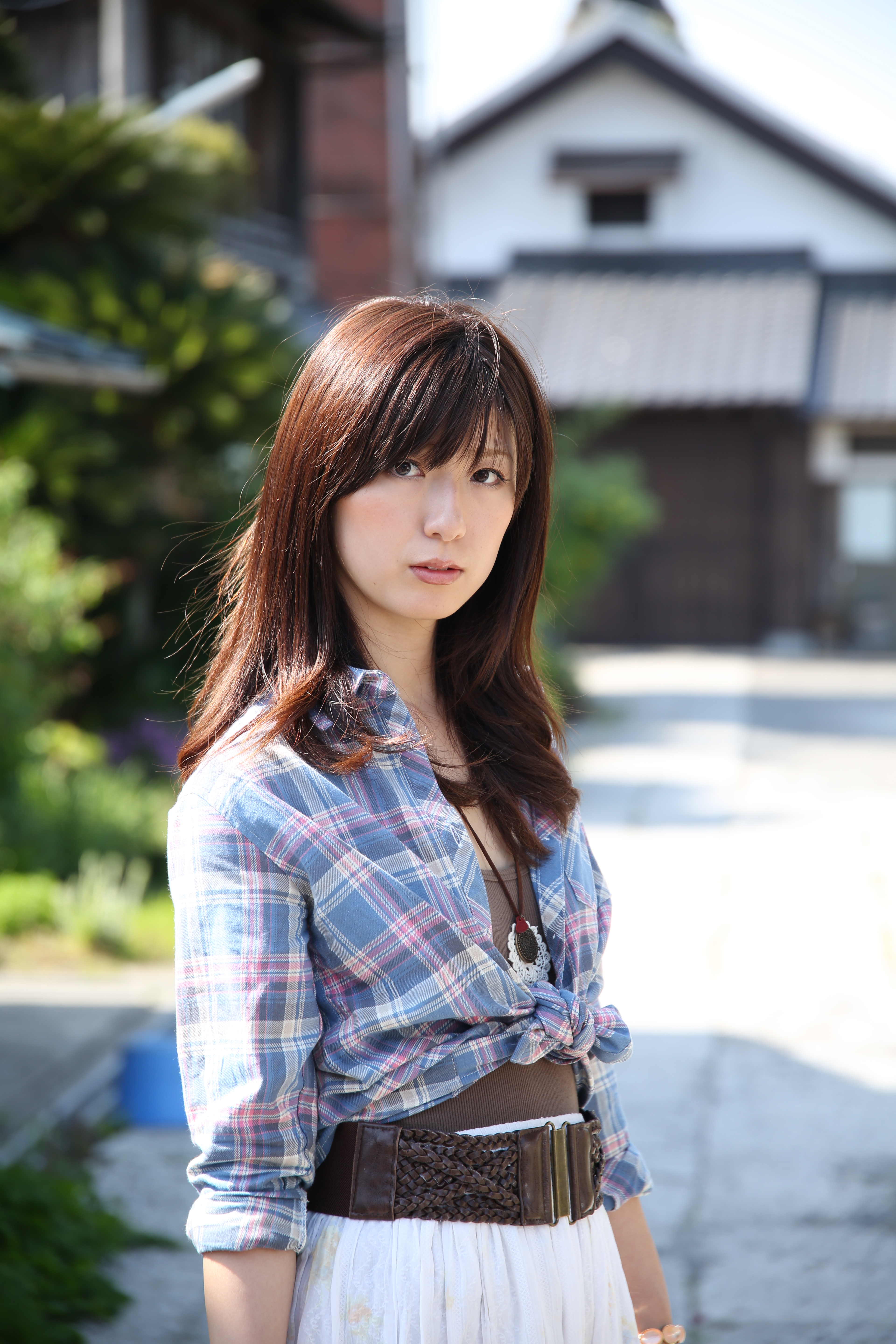 開放絞りでありながら高い解像力とほどよい背景ボケの組み合わせにより、現実感のあるポートレートとなった。人物の肌や髪、睫毛などの描写も理想的。色乗りも良い。EOS 5D Mark III / 1/320秒 / F4 / 0EV / ISO200 / 105mm