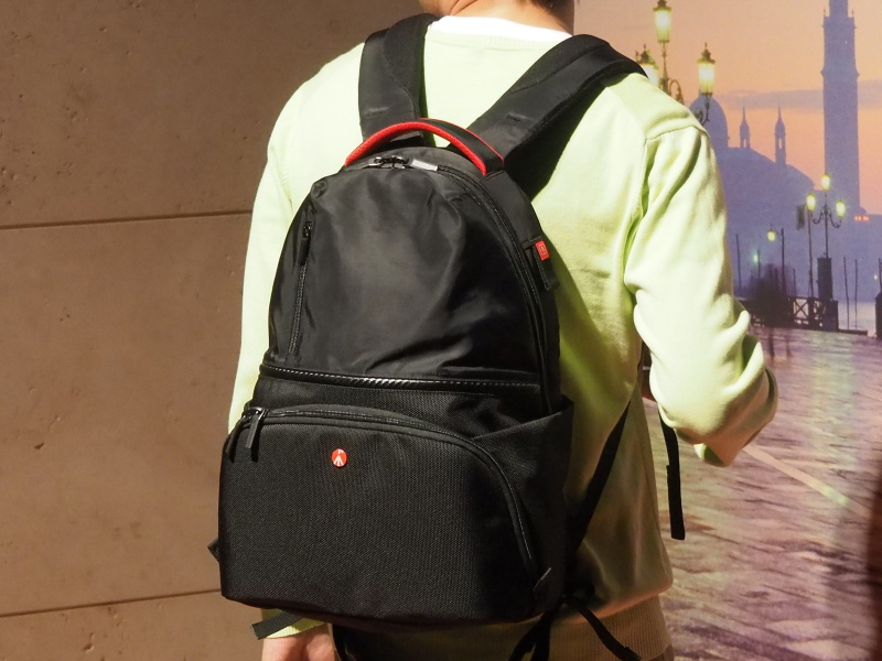 左奥がトラベルバックパック、手前右のバックパックがアクティブバックパック1