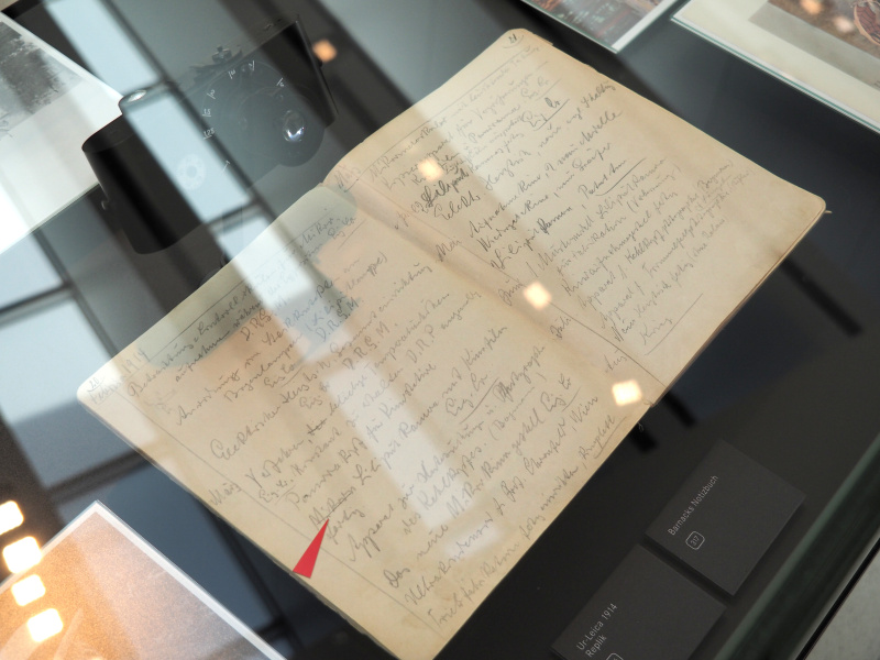 当時の文献（オスカー・バルナックのノート）なども展示されている