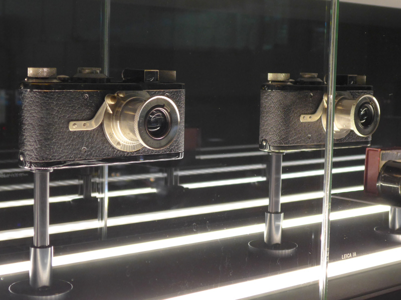 Milestonesにも展示されているライカA型。レンズ違いが並んでいる