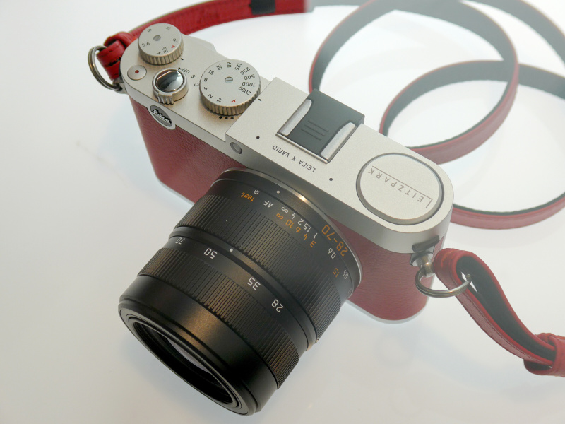 ライツパーク限定のライカXバリオ。ストロボ部のロゴ、レザーやライカロゴの色が主な違い