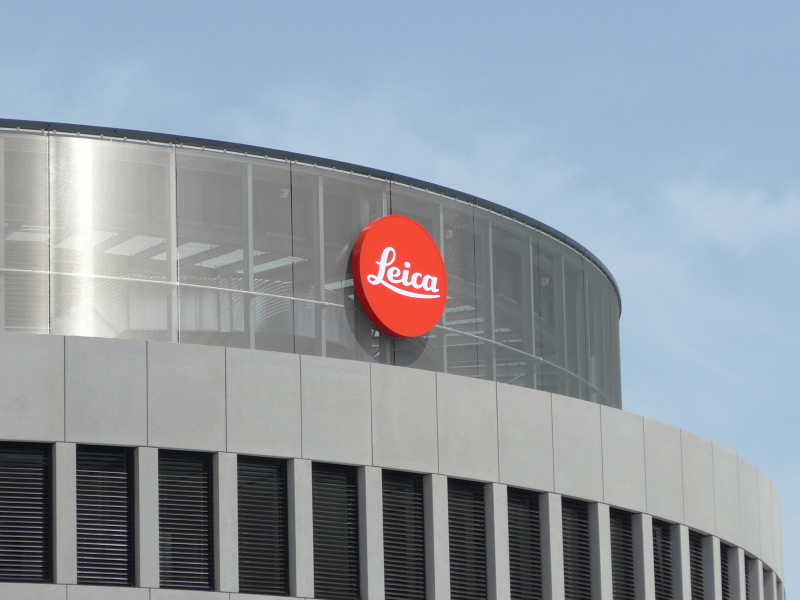 ライカのロゴが目を引く建物