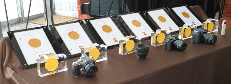 受賞社には賞状と盾が贈られた