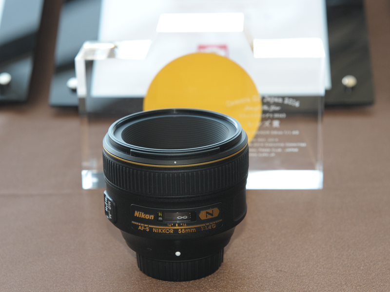 レンズ賞を受賞した「AF-S NIKKOR 58mm f/1.4G」（ニコン）