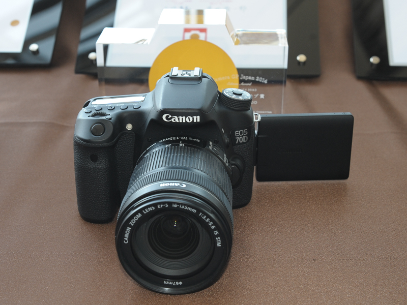 カメラ記者クラブ賞を受賞した「EOS 70D」（キヤノン）