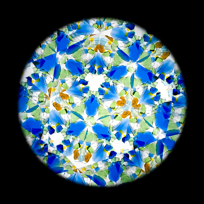 ケラレた場合はこんなふうに丸くトリミングしていた。Photoshopで円形の選択範囲を作り、それを反転。周囲を黒く塗りつぶせばこんな感じの絵になる