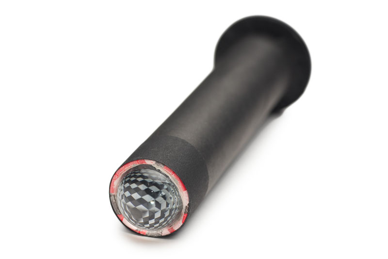 最初に作った時は透明アクリルの筒を使った大きくて重いものだったが、今回はマーブルチョコの空き箱を使いコンパクトに工作できた