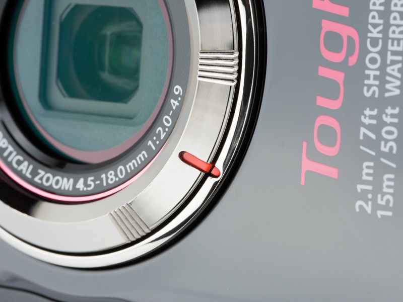 LG-1は、レンズ部のリングを外して取り付けるのだが、リングとカメラ側の指標は取り付けた状態で一致するという謎な仕様である（普通は取り付ける際に一致させる）。