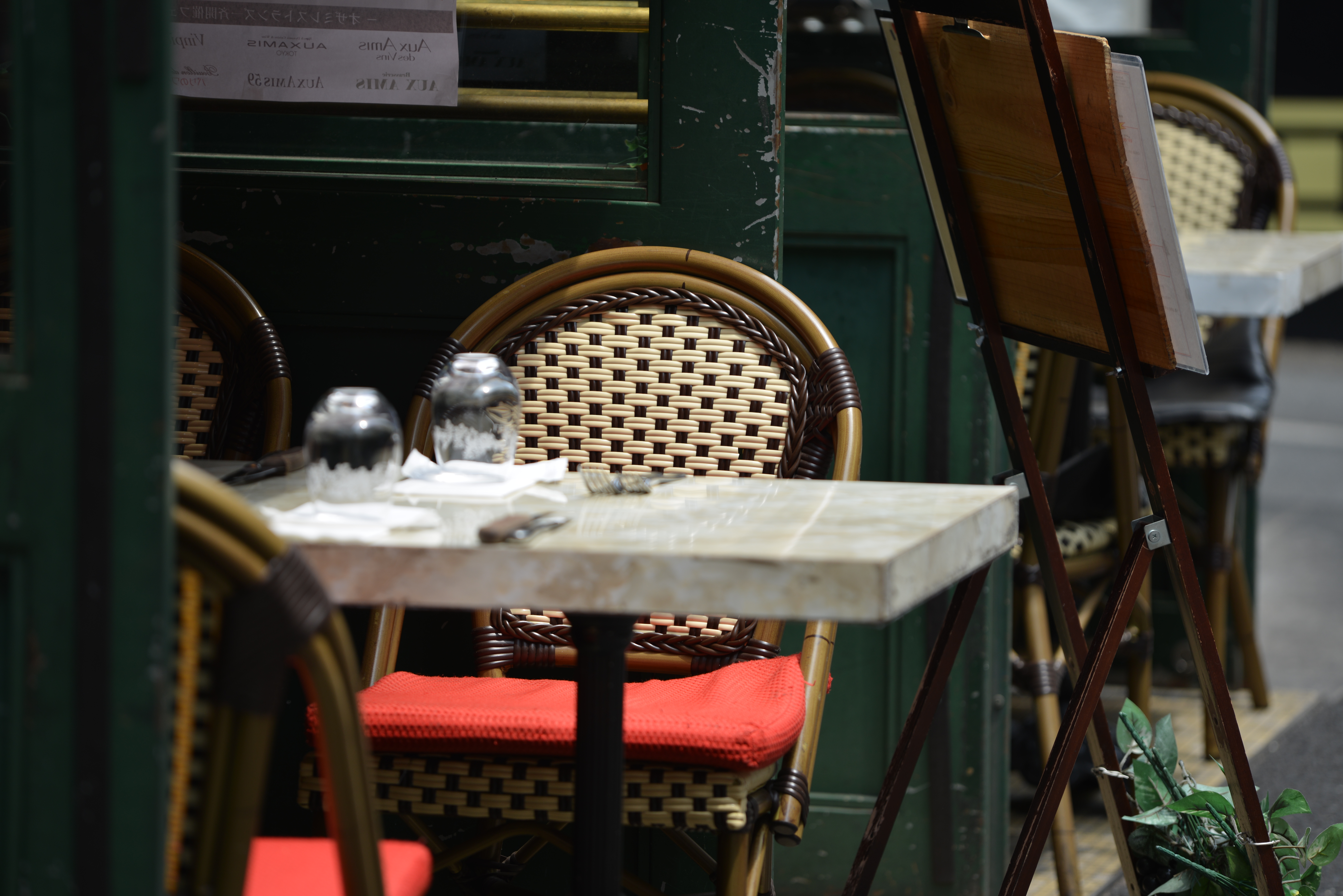 条件的には厳しいテレ端200mm、開放絞りでの撮影だが、解像感やコントラストの低下はまったく感じさせない。前ボケはやや硬めに感じられるものの、不自然な印象はない。AF合焦後シームレスにMF操作できるため、このような撮影シーンでは重宝する。D800 / 1/250秒 / F4 / 0EV / ISO100 / 200mm