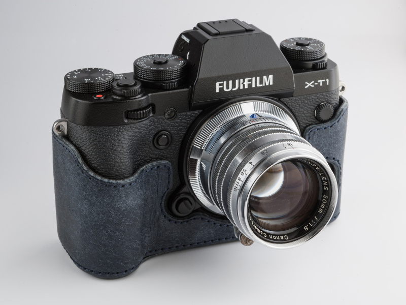 ユリシーズのX-T1ボディスーツは1万5,336円。同社十八番のイタリアンレザー、プエブロを採用する