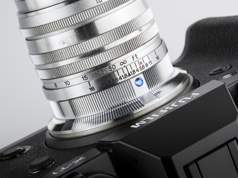 三晃精機のライカスクリューマウントアダプターは1万1,000円。ブラックは1万2,000円だ