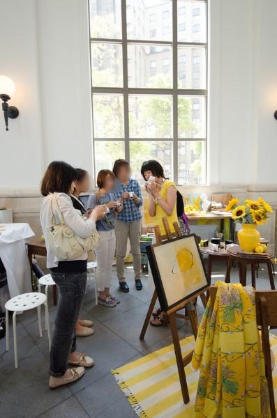 カメラの基本的な説明を受けてから、撮影へ。もちろん貸し出し機材も用意されています。