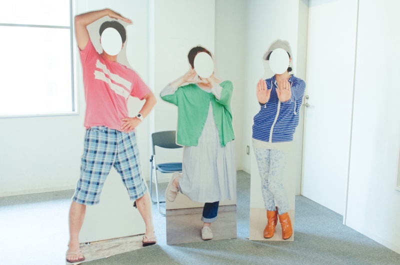 エレベータを降りて最初に出迎えてくれるのはキャメラびと3人の顔抜き看板。ゆるかわエアリーに撮ってみました（こんな感じでいいのかな?）。