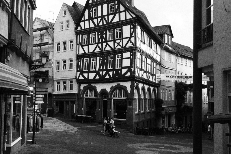 筆者も撮影してみた。正面の建物が手がかり