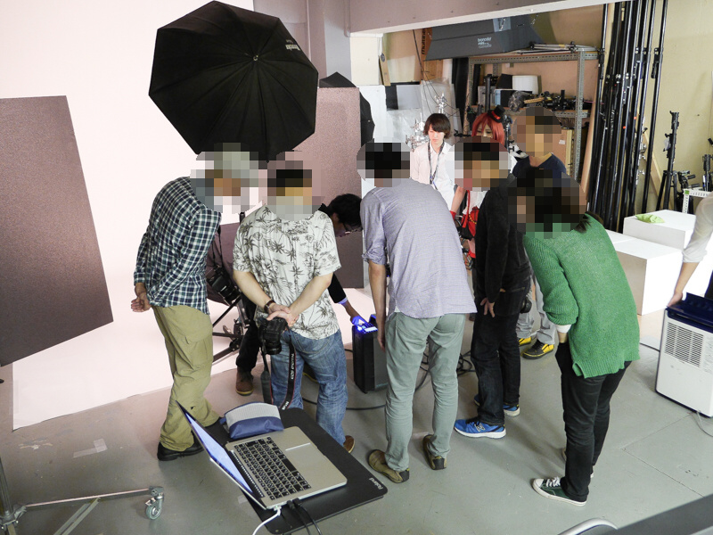 参加者は熱心に説明を聞いていた