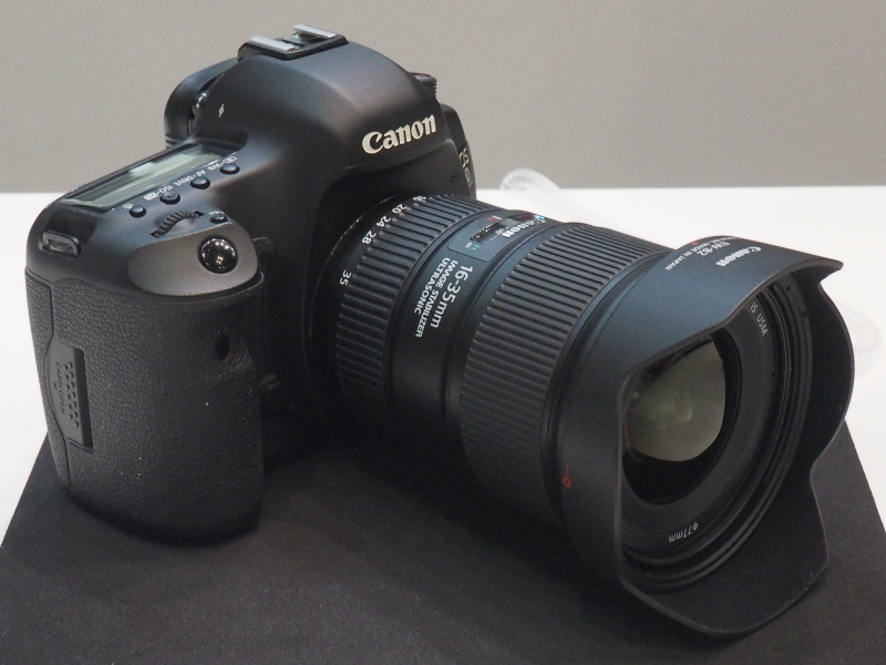 EF 16-35mm F4L IS USM装着例