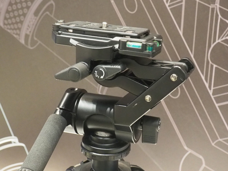 レボルビング雲台。横位置の状態