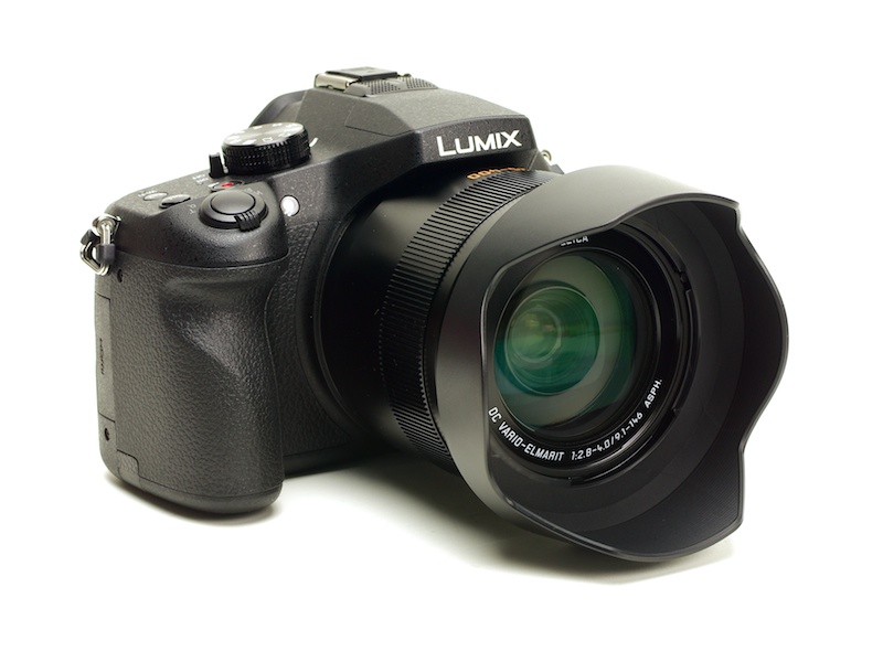 付属のレンズフードを装着した状態