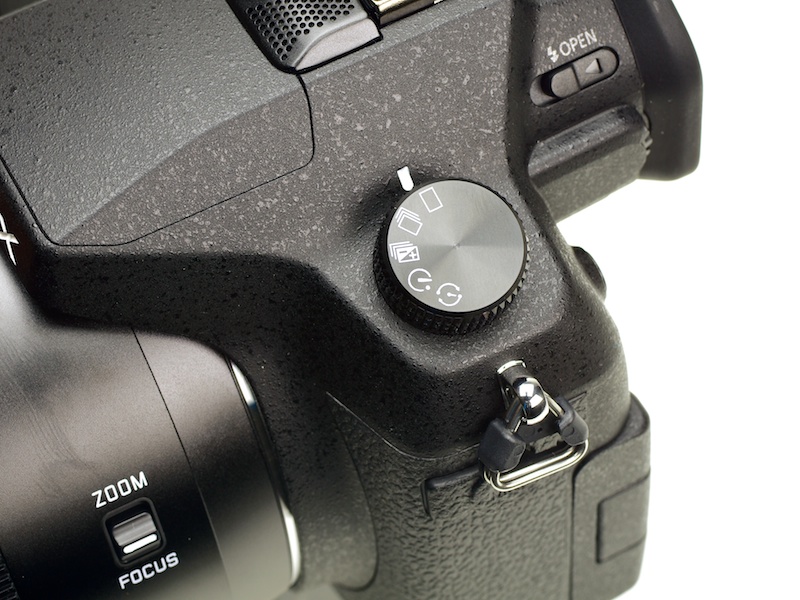 こちらはドライブモードダイヤル。インターバル撮影もこのダイヤルに割り当てられている