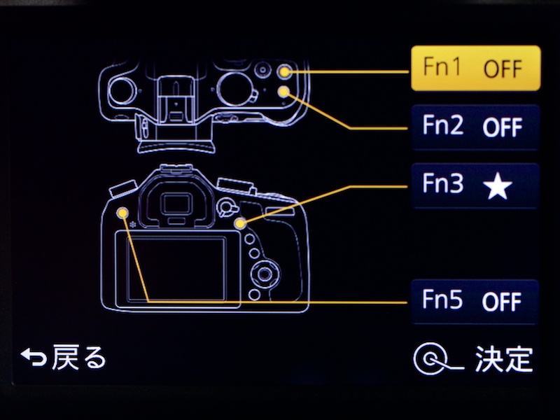 Fn（ファンクションボタン）は計5つと豪華。撮影時（左）と再生時（右）のそれぞれで設定可能だ