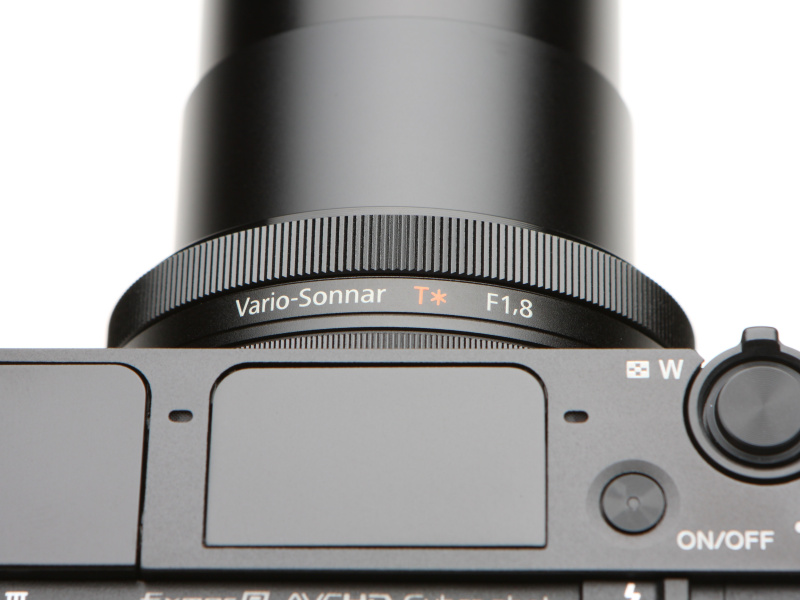 コントロールリングは従来と同じだ。クリックはないものの、滑らかな回転で操作感は上々。好みの機能を割り当てることができる。