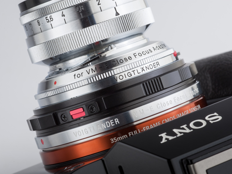 ピント調整はVM-Eクローズフォーカスアダプターを使用。ヘリコイドをまわしてピントを合わせる