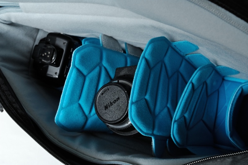 こちらも80-200mm F2.8とクリップオンストロボも余裕で収納可能