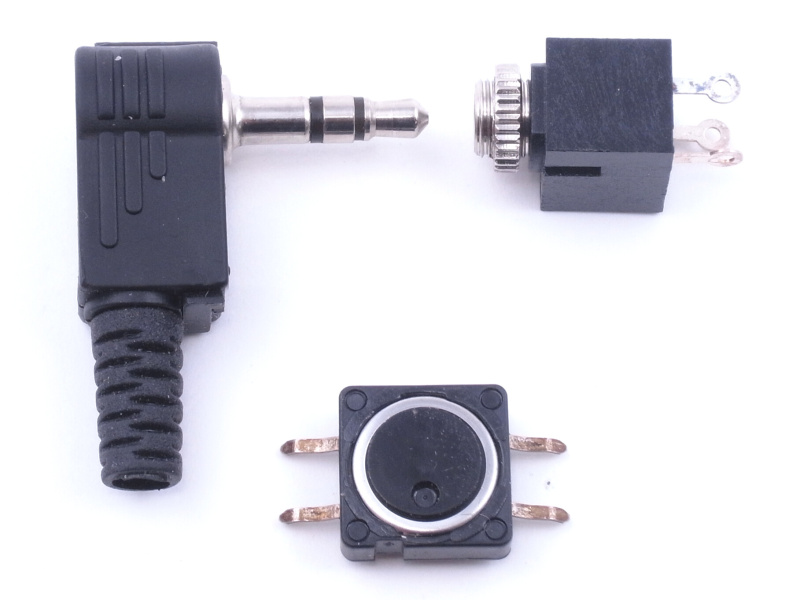次に用意したのは秋葉原の電子パーツショップで買った、ピンジャックとマイクロスイッチ。これでマウントアダプター側のシャッターボタンを製作し、ケーブルを使ってカメラのシャッターと連動させる、という寸法だ