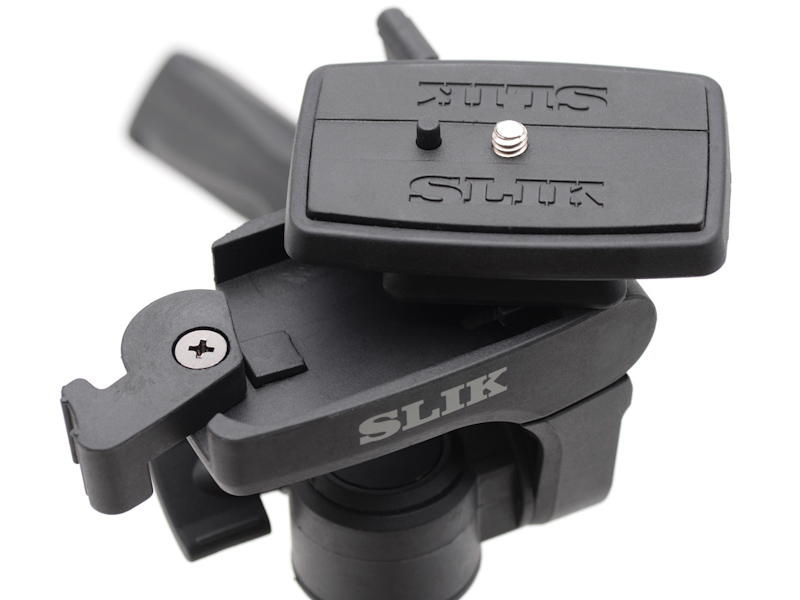 クイックシュー式の雲台を備える