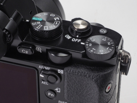 SONY a7s と35mm F2.8 背面モニター欠損 αシリーズの、背面ディスプレイとファインダーの切替が敏感すぎ